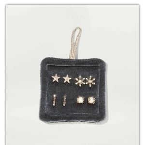 Loft Star Holidays 4 pc Earrings Gift Set NEW Excellent gift!